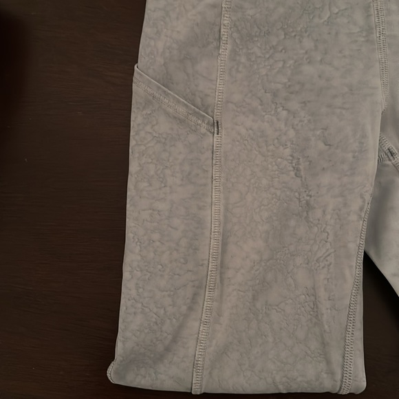 Lululemon Blue Water Drop Print 25" Legging w/ Side Pocket Size: 2 - Picture 2 of 8